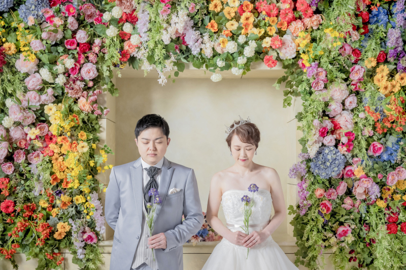 伏し目ショット|フラワーウォール