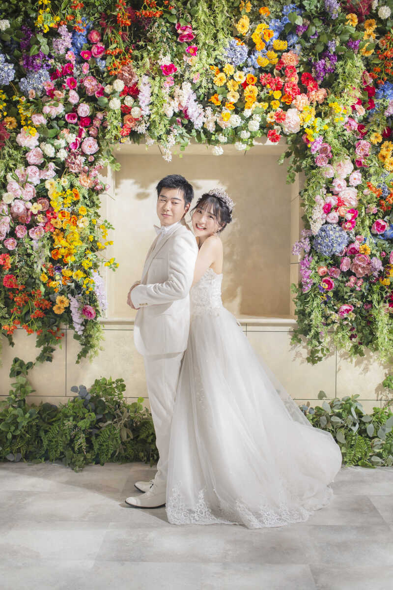 にこやかなご新婦様のバックハグにうっとり♡