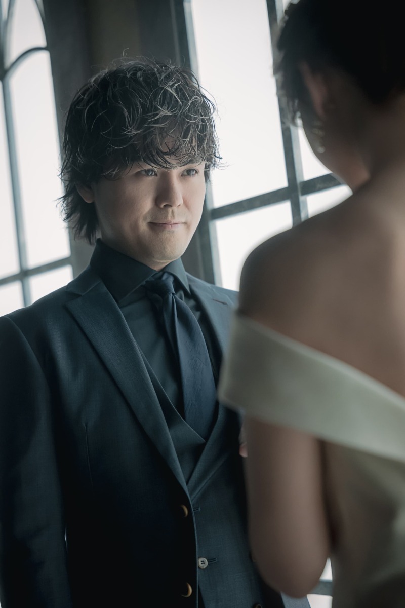 そんなご新婦様を見つめる