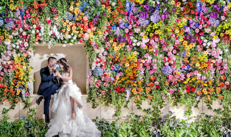 【フラワーウォール】お顔隠し×足組みショット