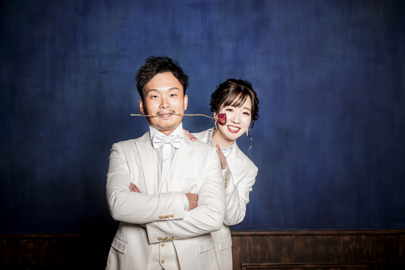 茶目っ気ポージングでふたりらしさ素敵アップ!