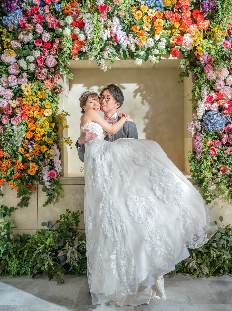 フラワーウォールから抱っこショット。