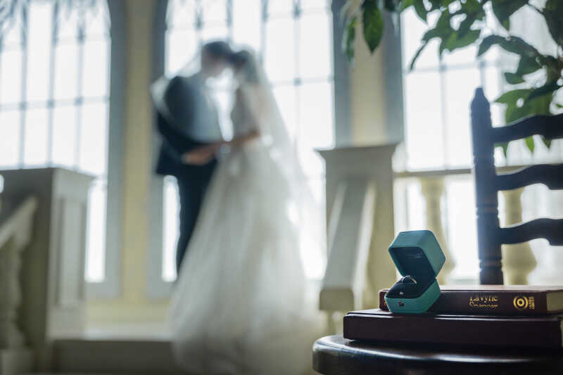 奥に写るおふたりと…