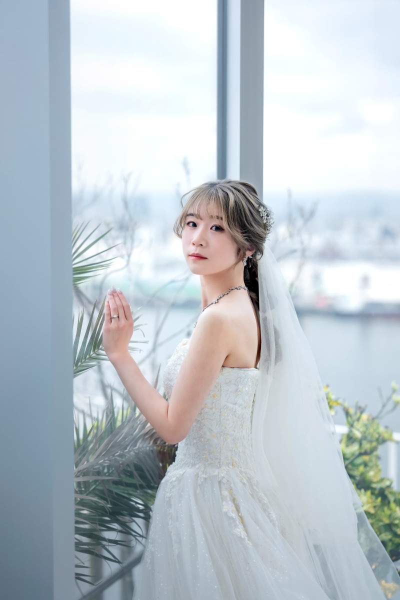 わらかな光とご新婦様のソロショット