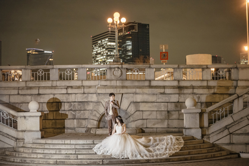 ご新婦様お座りショット ドレストレーンが美しい