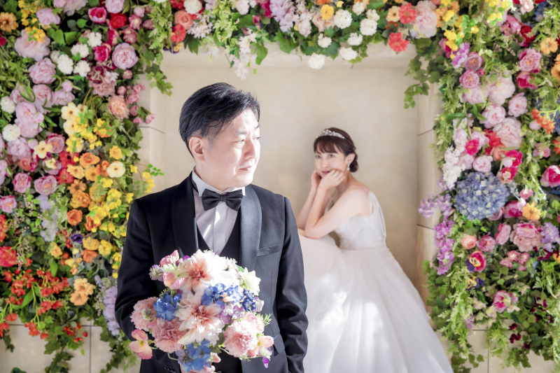 まだかな?新郎様のサプライズに高まる期待