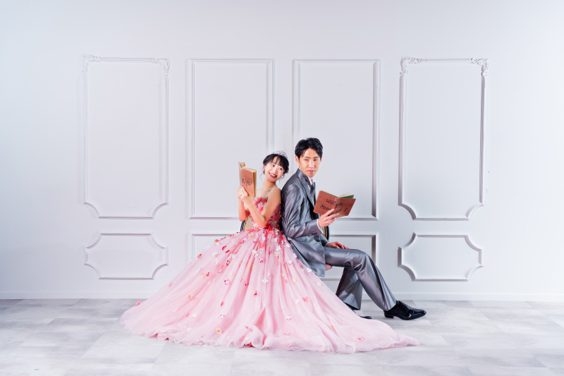 背中合わせに込めた、ふたりだけのメッセージ