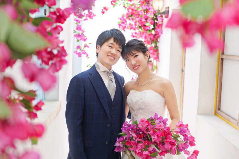 南国の花に包まれて、自然とこぼれる笑顔