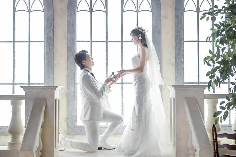 見つめ合う瞳に映るのは、永遠の愛の約束