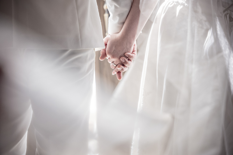 手にフォーカスして