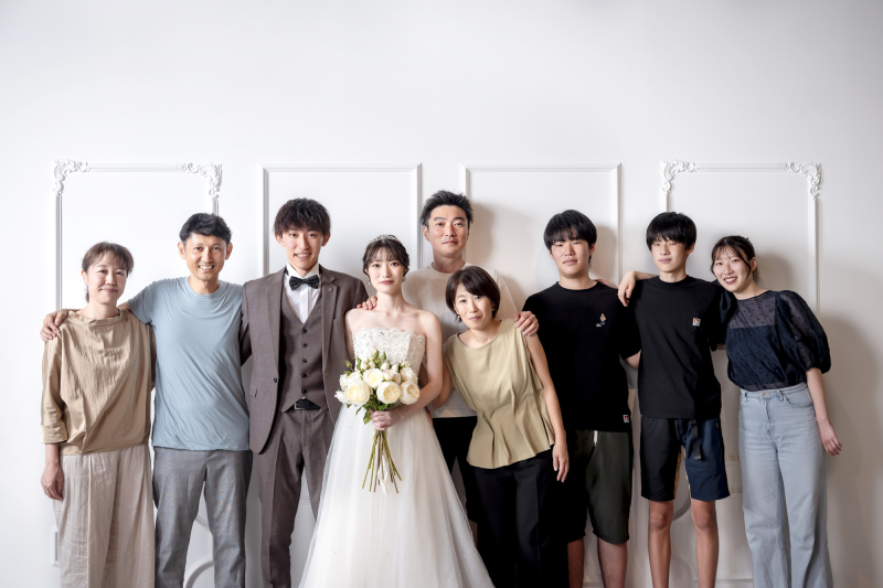 愛と幸せが満ちる、大切な家族に囲まれた特別な瞬間