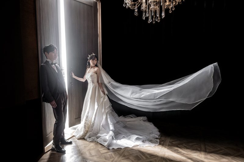 【シャンデリアドア】ベールなびかせショット