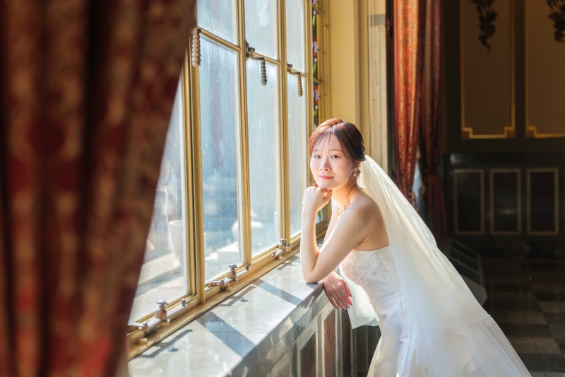 やわらかな光に照らされるご新婦様