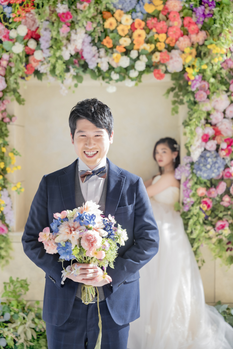 【フラワーウォール】ご新郎様×ブーケショット