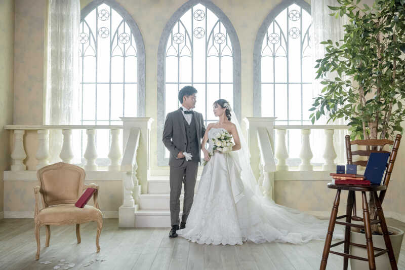 神聖なチャペルで見つめ合いショット♪