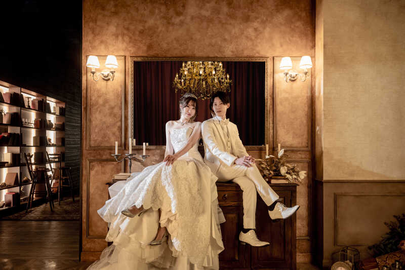 【ミラーシーン】クール足組みショットでスタート!