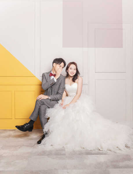 【ポップウォール】お座り×耳打ちショット