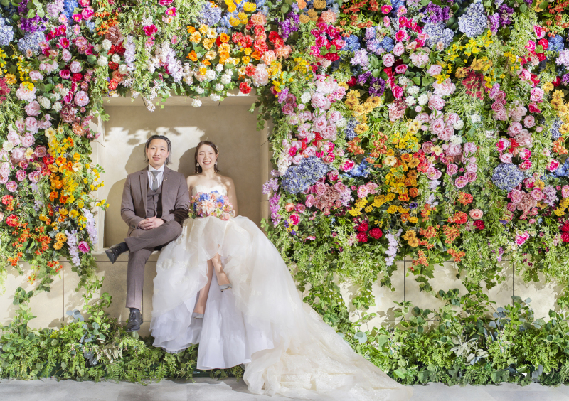 フラワーウォール×足組みショット