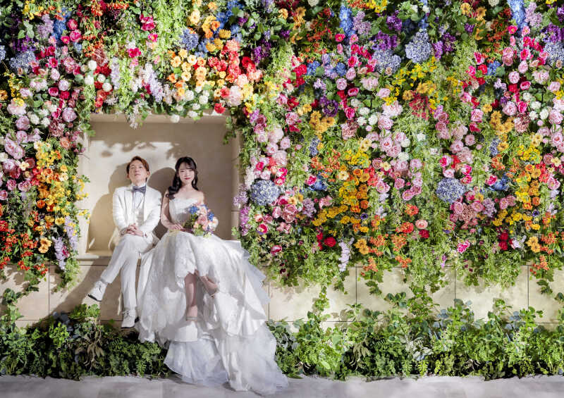 カラフルキュートなフラワーウォールは外せない!