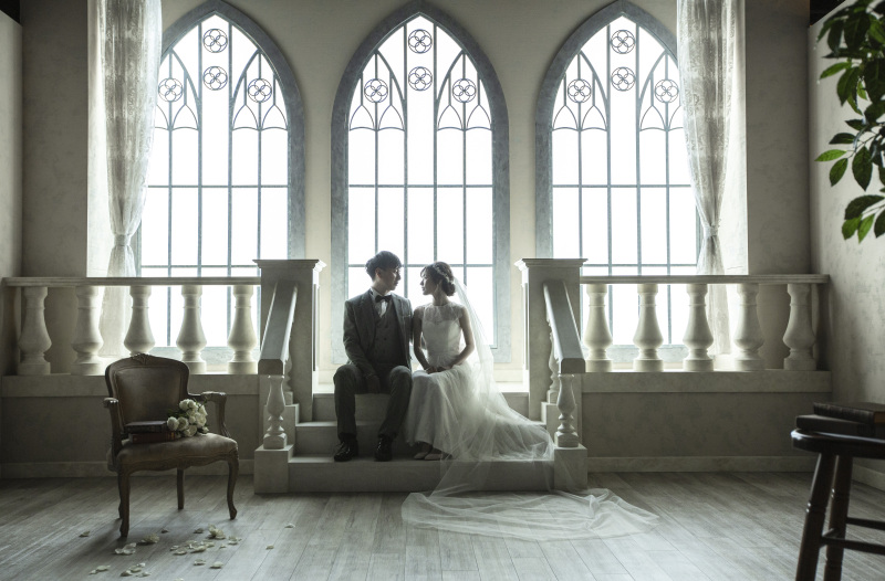 二人向かい合って