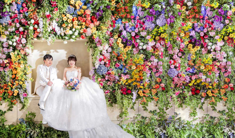 フラワーウォールで可憐な花嫁姿
