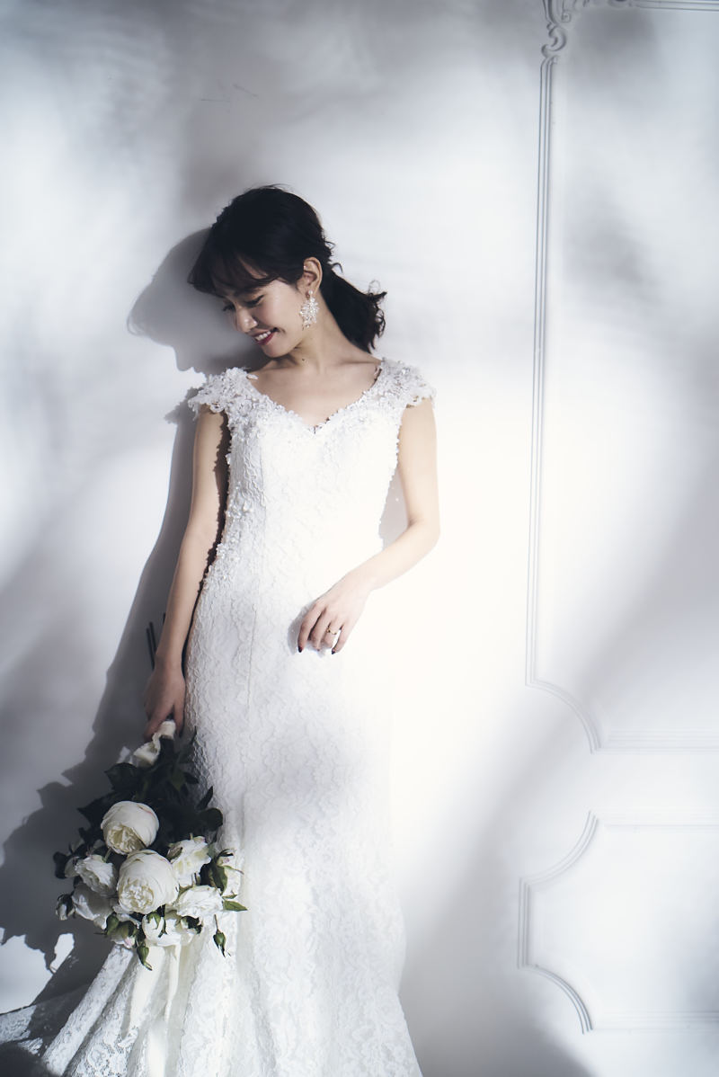 流行のシンプルなスレンダードレス✷