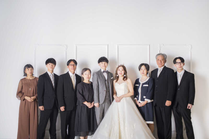 ご家族との撮影も♪【18ページアルバム+5シーン撮影】洋装1着スタジオプラン