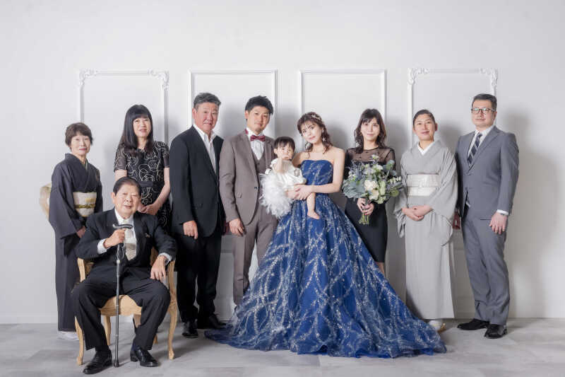 ご家族との撮影も♪【18ページアルバム+5シーン撮影】洋装1着スタジオプラン