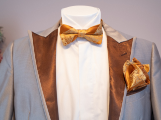 ペア：ボウタイ＆チーフ／ペイズリー／ゴールド