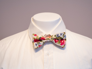 ボウタイ（蝶ネクタイ）花柄