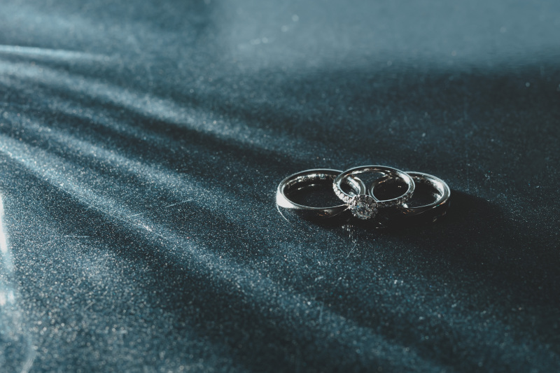 お仕度中にもカメラマンは忙しく撮っています