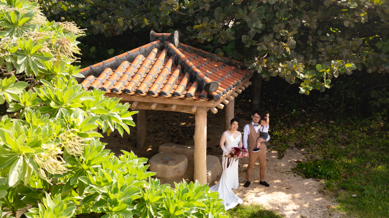 沖縄風のあずまやの下で