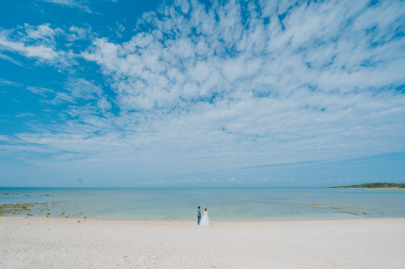 まずは沖縄らしい天然ビーチでワイドに