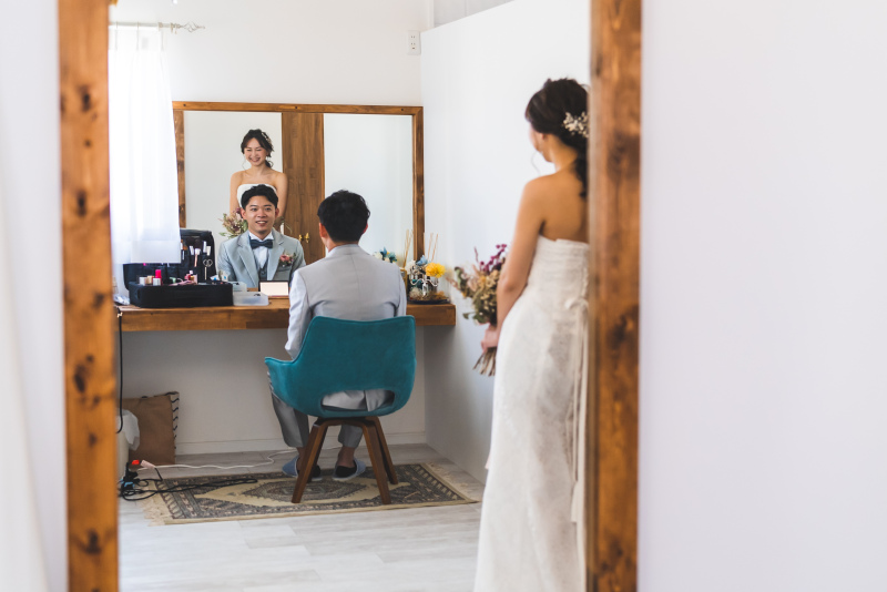 まずはパラディス・ブルー自慢のブライズルームで