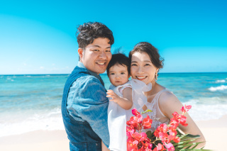 ウチナンチュ（沖縄の人）カップルの親子フォトウエディング