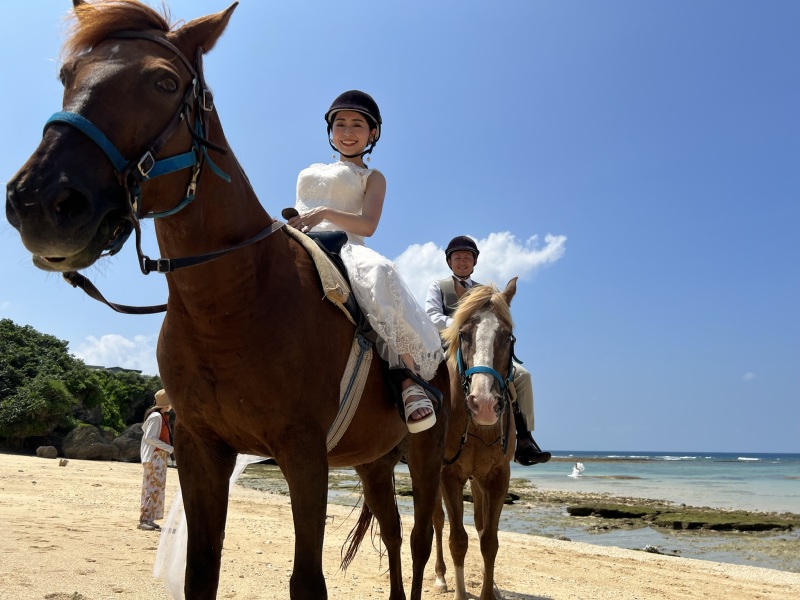 一眼レフ+ジンバルでは機動性を生かして思い切った寄りのムービーや撮影の合間のお二人の何気ないふれあいを写し取りたいです。