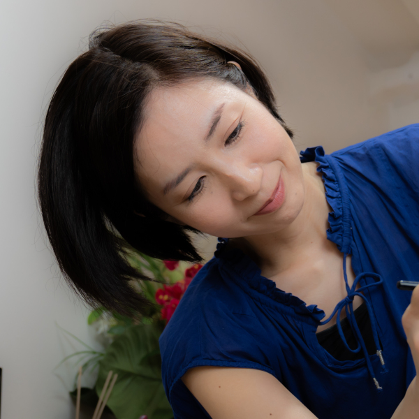 ブライダルのヘアメイクが大好きなので、パラディス・ブルー・ウエディングでお仕事することになってとても嬉しいです。