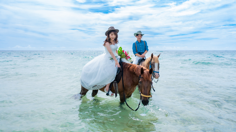 【本島:乗馬付き!ビーチフォトプラン】ドローン撮影付★2Min.シネマムービー付き☆