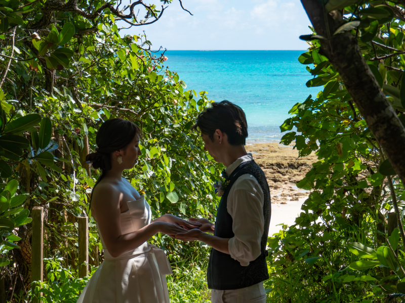 宮古島で超割Ⓐ!衣裳2着付き【ムービー(ドローン&一眼)撮影編集付き:ビーチ+サンセット】☆オープニングムービー対応!