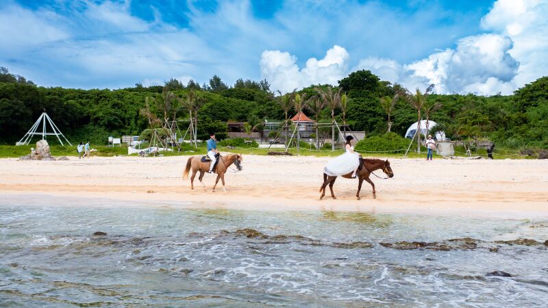 【本島:乗馬付き!ビーチフォトプラン】ドローン撮影付★2Min.シネマムービー付き☆