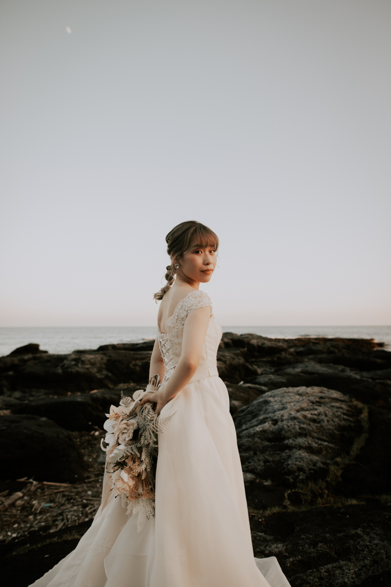 岩場と水平線をバックに♪