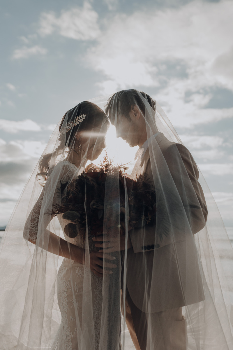 ベールに包まれて