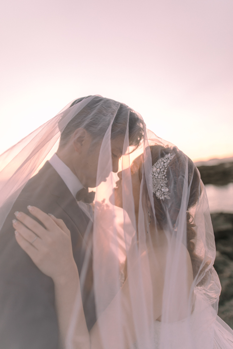 ベールに包まれて