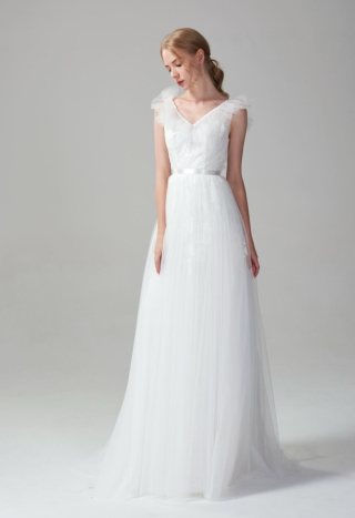 Vネックチュールドレス