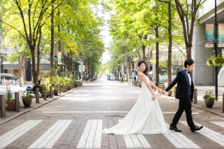 【日中の東京駅で撮るロケーションフォト】