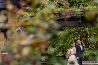 小雨でも明るく撮れる丸の内のロケフォト