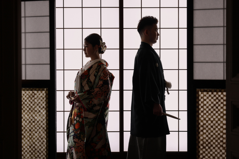 光と影に浮かび上がるふたり
