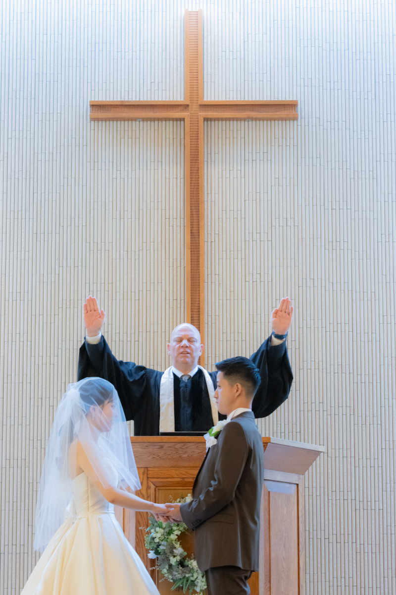 木の温もりあたたかなチャペル