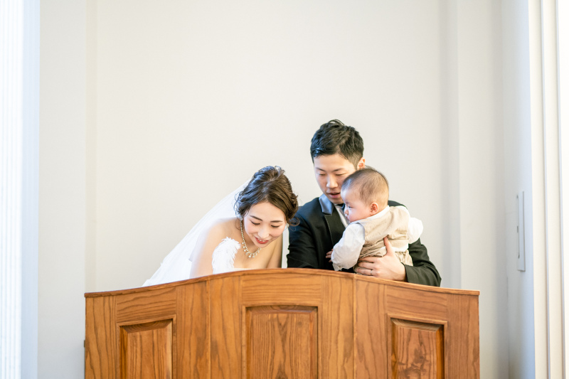 結婚証明書へサイン