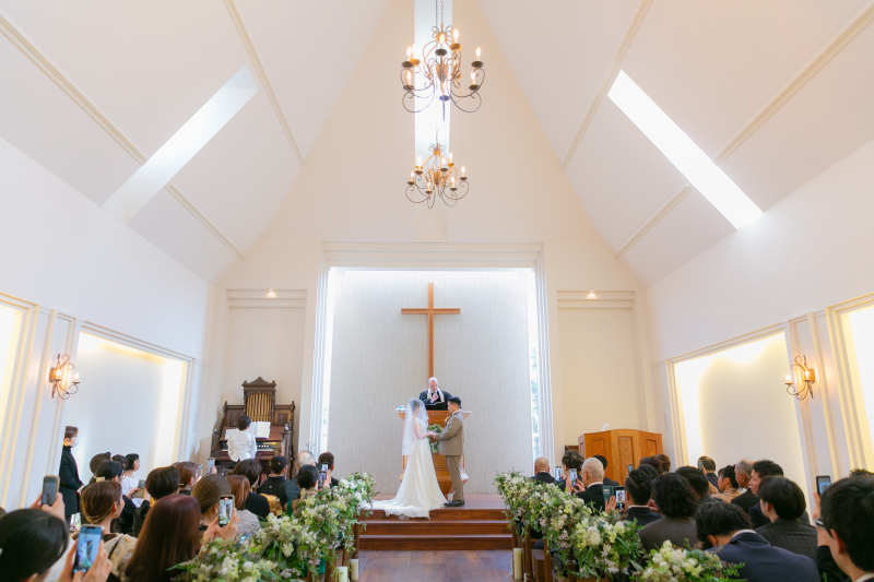  木のぬくもり温かなチャペル